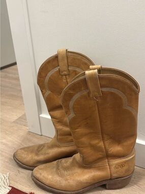 Vintage Dingo Tan Leather Western Cowboy Boots